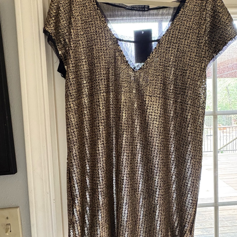Women's Metallic V-Neck Shift Dress - Gold/Black